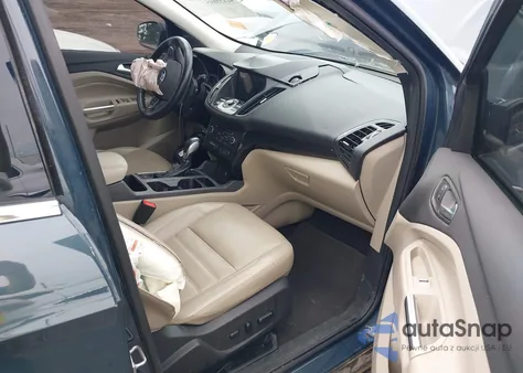 2019 Ford Escape Titanium z USA, uszkodzony, nr VIN 1FMCU0J94KUC32929